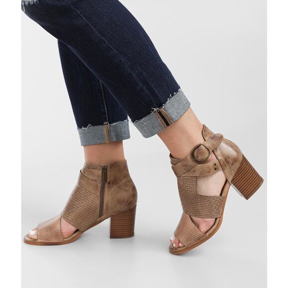 Vintage 93 NWT Scarlet Heeled Sandal Sz 8M Tan Pu Block Heel Leather Streetwear - Picture 1 of 7